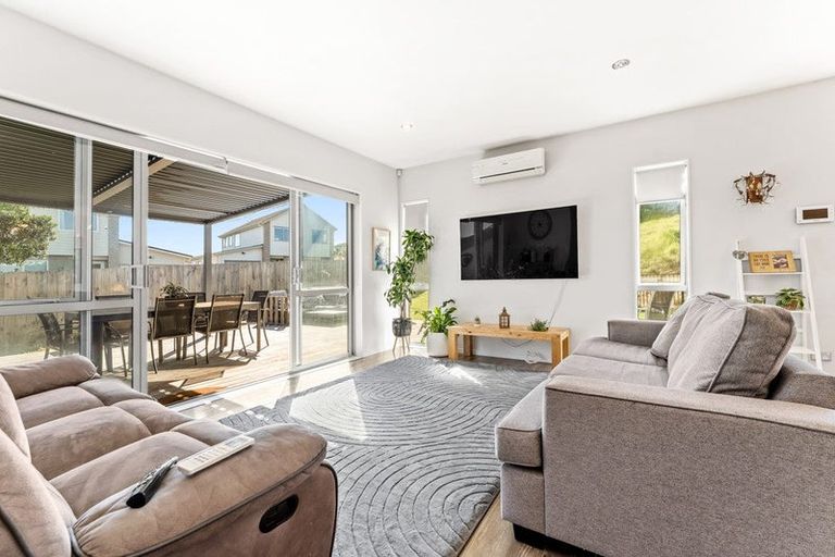 Photo of property in 33 Kaipuke Crescent, Gulf Harbour, Whangaparaoa, 0930