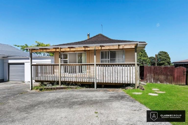 Photo of property in 1/10 Dorendia Place, Clendon Park, Auckland, 2103