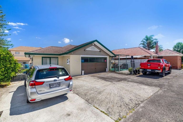 Photo of property in 49d Redoubt Road, Goodwood Heights, Auckland, 2105
