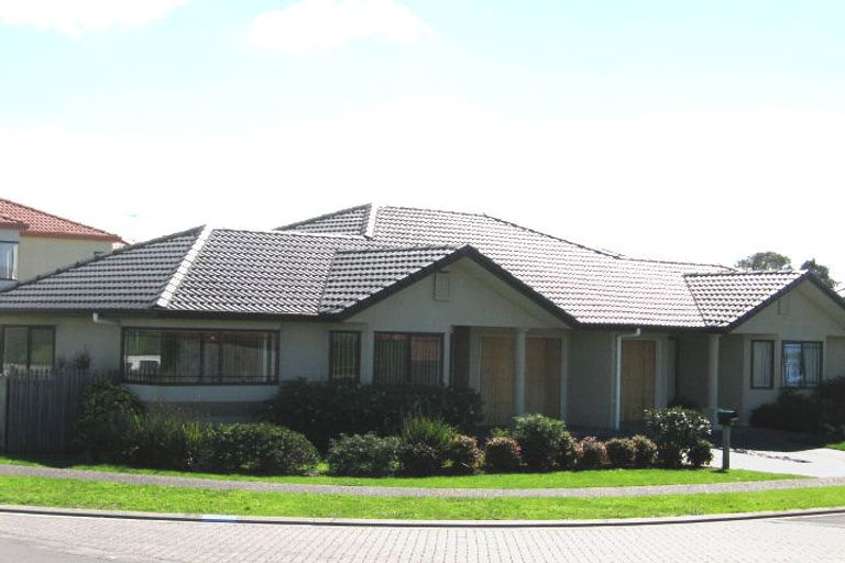 Photo of property in 2 Longbush Road, Te Atatu Peninsula, Auckland, 0610