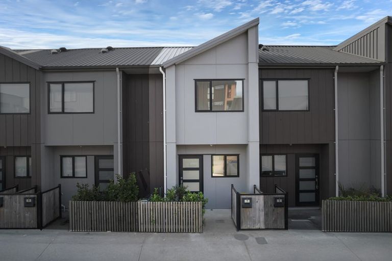 Photo of property in 7 Eileen Newey Place, Henderson, Auckland, 0612