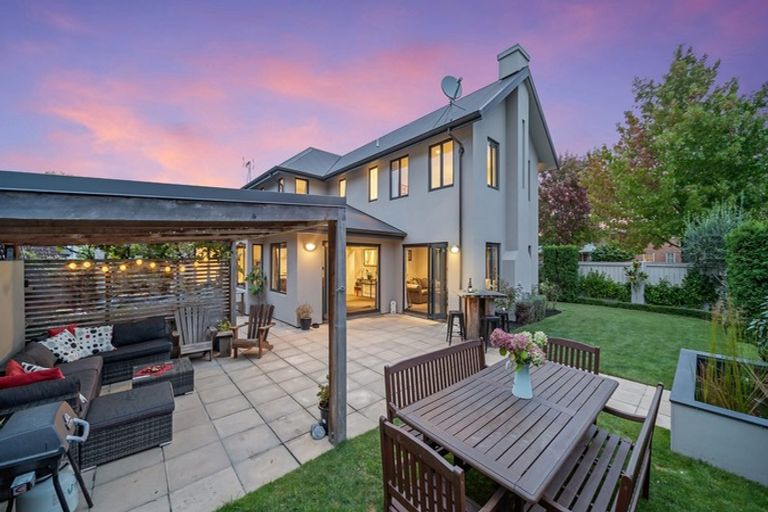 Photo of property in 2a Westburn Terrace, Burnside, Christchurch, 8041