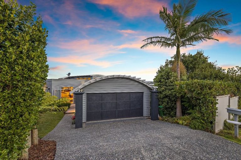 Photo of property in 8 Graceview Way, West Harbour, Auckland, 0618