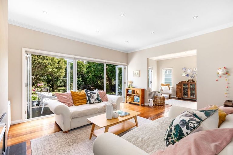 Photo of property in 20 Tuatoru Street, Eastbourne, Lower Hutt, 5013