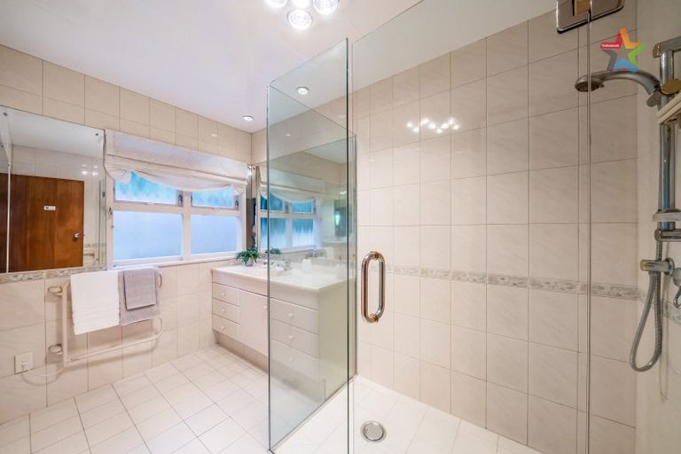 Photo of property in 26a Tai Paku Paku Road, Karaka Bays, Wellington, 6022