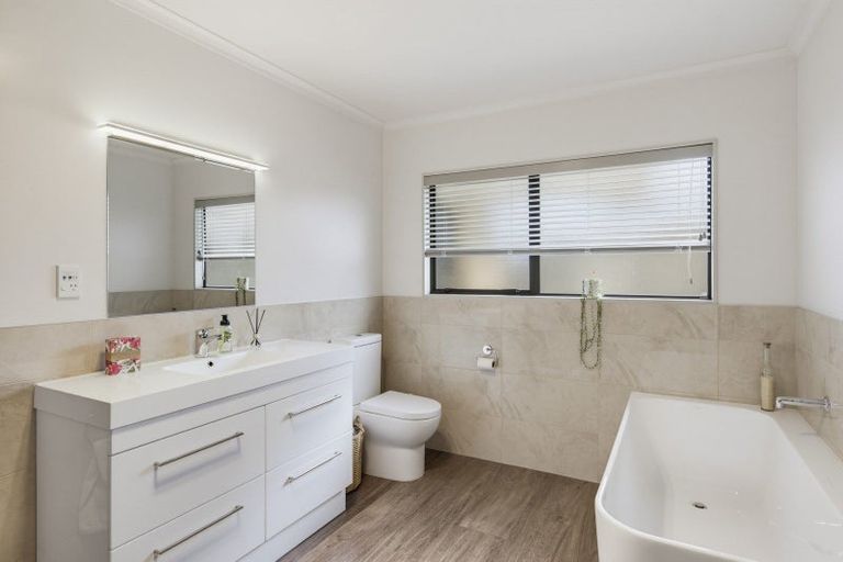 Photo of property in 14 Sunburst Court, Paraparaumu Beach, Paraparaumu, 5032