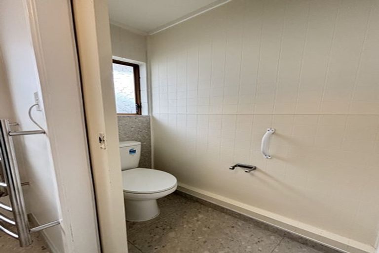 Photo of property in 18 Mcleod Road, Weymouth, Auckland, 2103