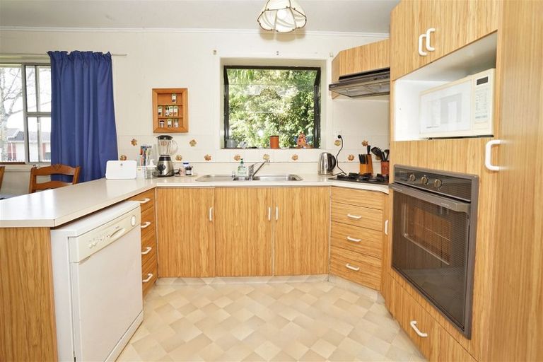 Photo of property in 79 Oakfield Crescent, Pukete, Hamilton, 3200