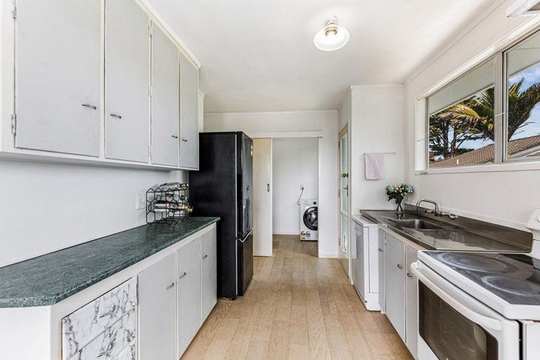 Photo of property in 42 Brunner Road, Glen Eden, Auckland, 0602