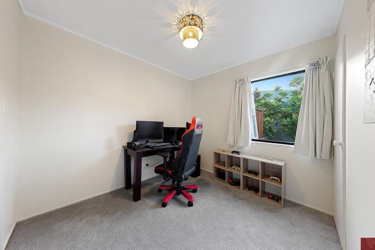 Photo of property in 5 Birman Close, Half Moon Bay, Auckland, 2012