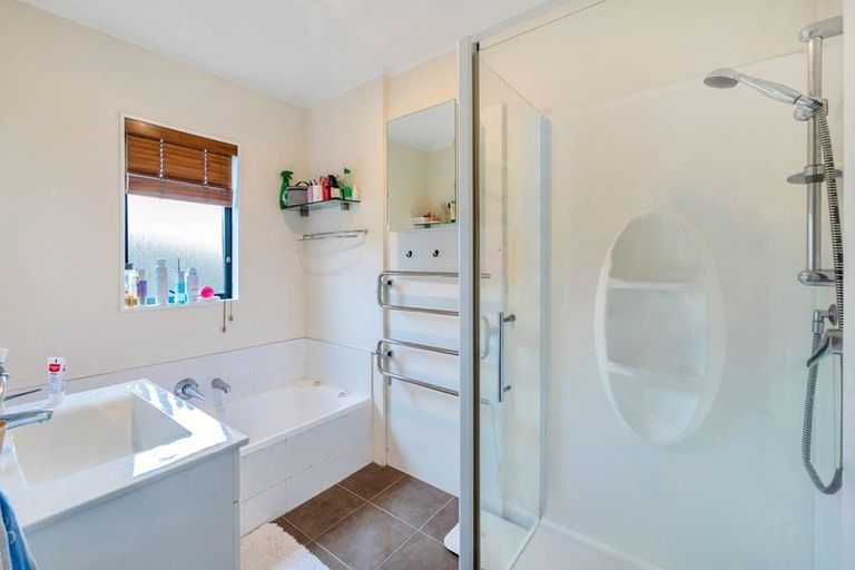 Photo of property in 1a Lesa Annis Place, Henderson, Auckland, 0612