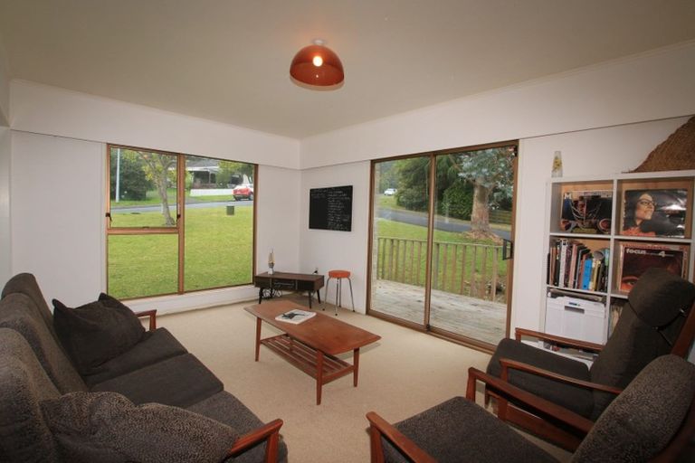 Photo of property in 1/11 Ayton Drive, Totara Vale, Auckland, 0629