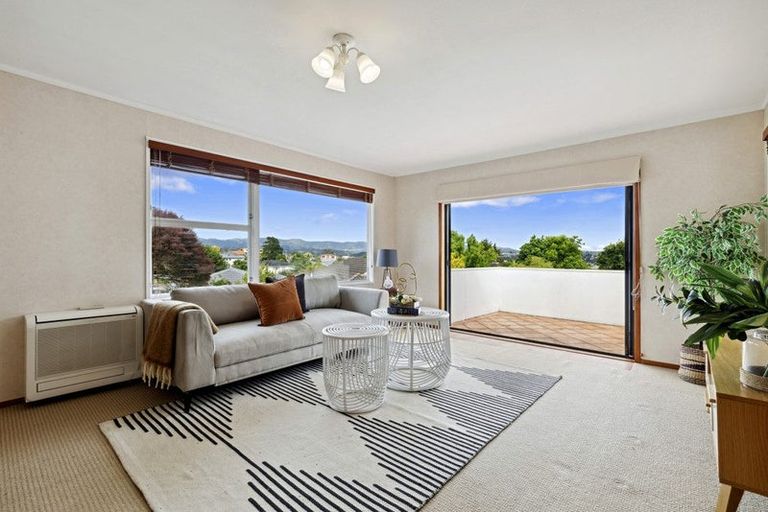 Photo of property in 5 South Pacific Place, Henderson, Auckland, 0612