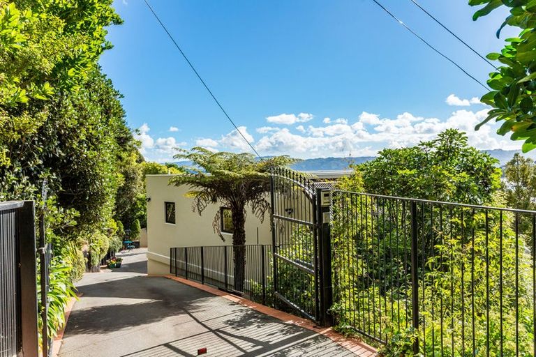 Photo of property in 52 Walter Road, Lowry Bay, Lower Hutt, 5013
