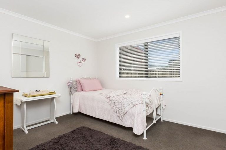 Photo of property in 8a Savage Crescent, Upper Hutt Central, Upper Hutt, 5018