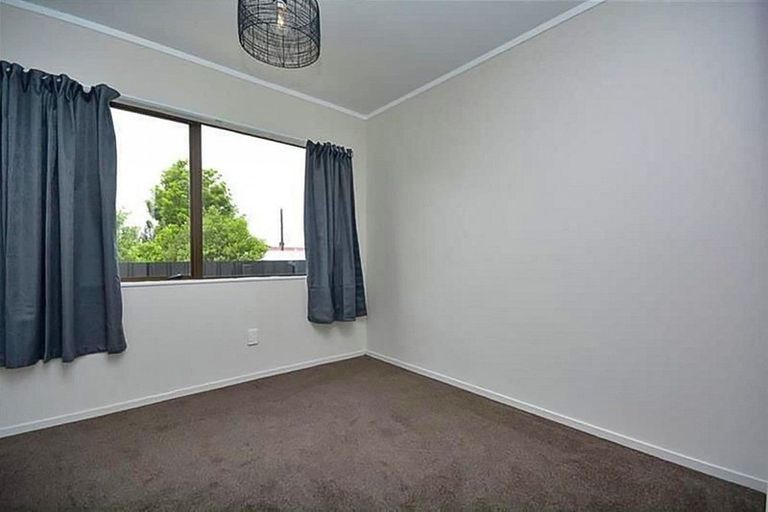 Photo of property in 2/26 Estuary Road, Weymouth, Auckland, 2103