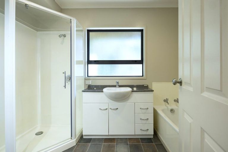 Photo of property in 19 Rayner Road, Piha, New Lynn, 0772