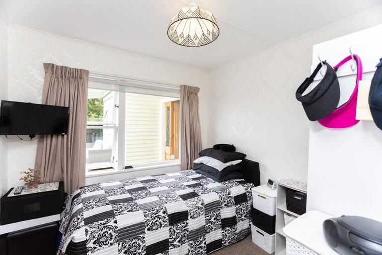 Photo of property in 8 Pennant Grove, Titahi Bay, Porirua, 5022