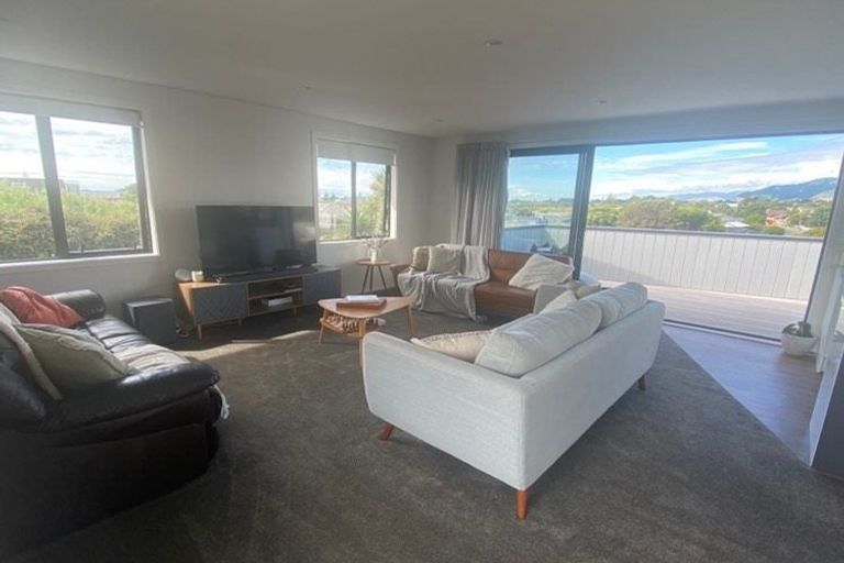 Photo of property in 115 Queens Road, Waikanae Beach, Waikanae, 5036