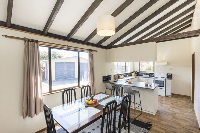 Photo of property in 6 Adams Place, Kelvin Grove, Palmerston North, 4414