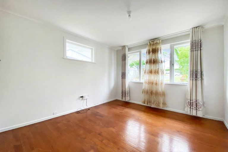 Photo of property in 26 Selwyn Crescent, Forrest Hill, Auckland, 0620