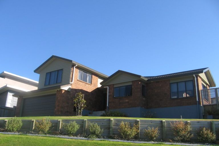 Photo of property in 2 Endeavour Drive, Whitby, Porirua, 5024