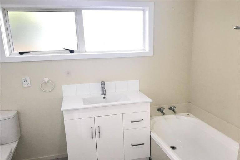 Photo of property in 15a Gill Crescent, Blockhouse Bay, Auckland, 0600