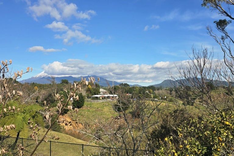 Photo of property in 17a Saint Ives Grove, Whalers Gate, New Plymouth, 4310