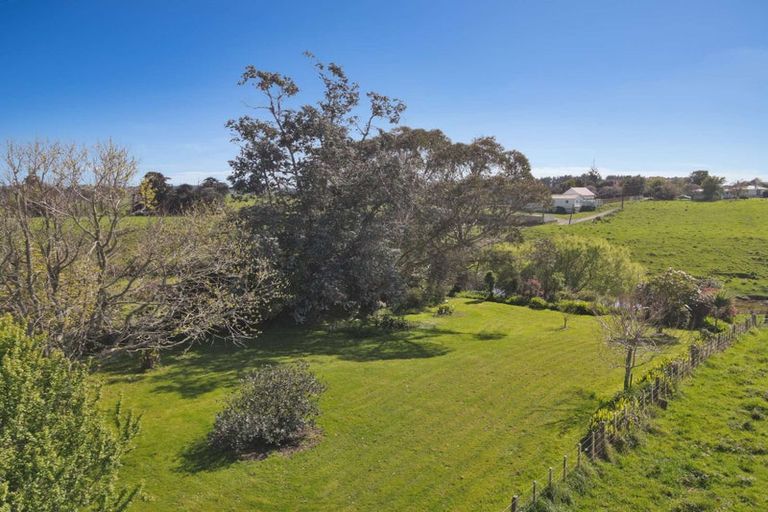 Photo of property in 286 Kawiu Road, Levin, 5510