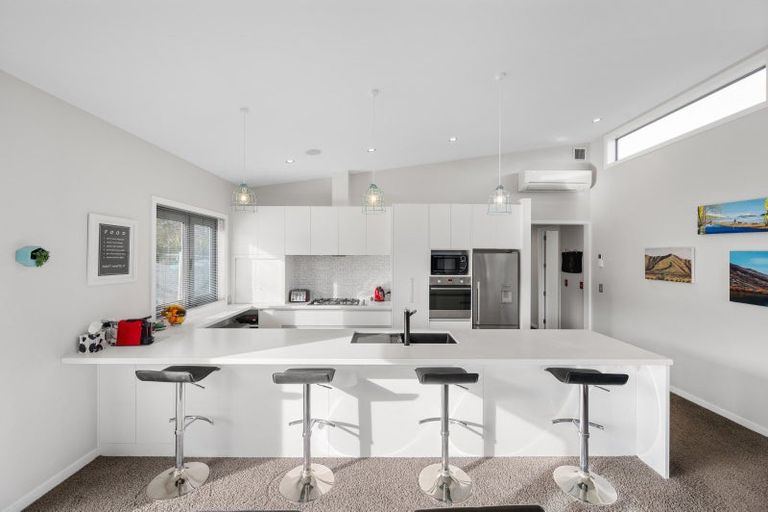 Photo of property in 6 Takahe Lane, Wanaka, 9305