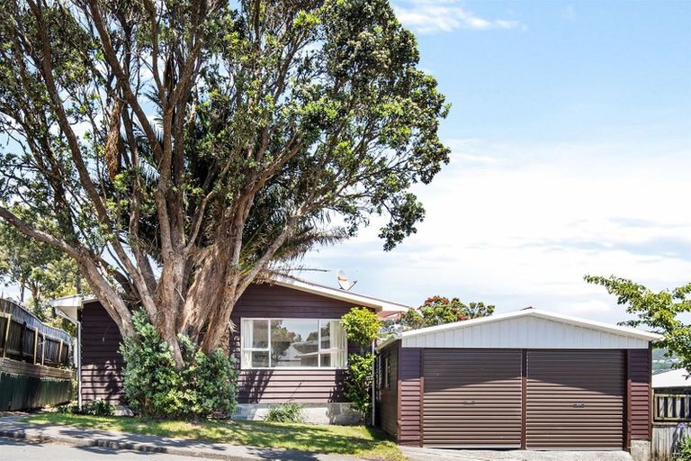 Photo of property in 57a Stewart Drive, Newlands, Wellington, 6037