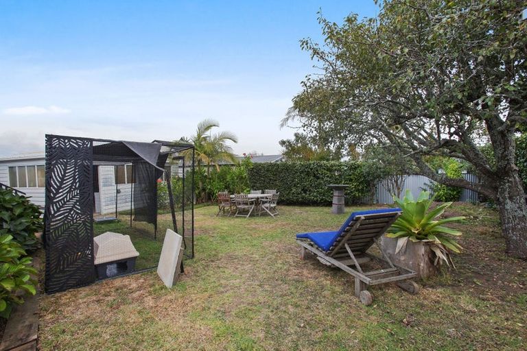 Photo of property in 3 Hosking Place, Clarks Beach, 2122