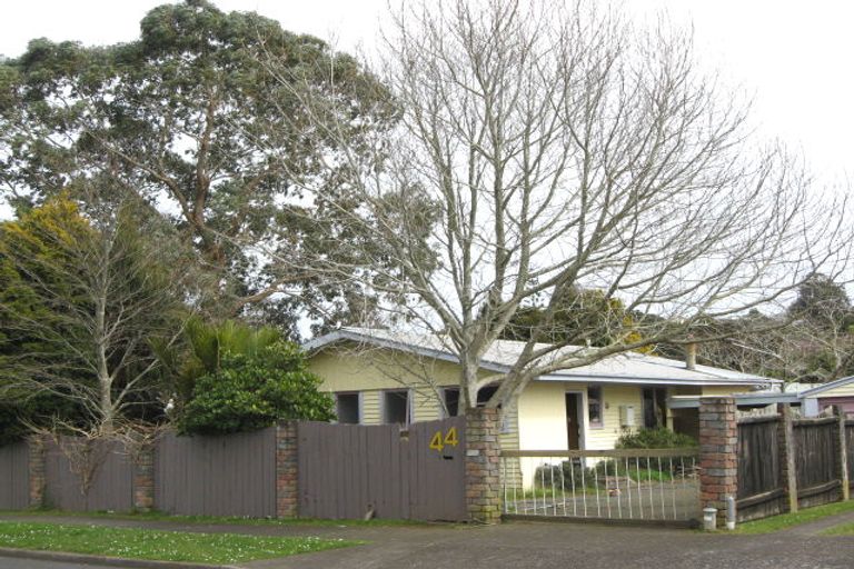 Photo of property in 44 Grenville Street, Marfell, New Plymouth, 4310