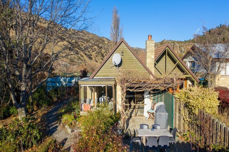 Photo of property in 2 Jedburgh Street, Roxburgh, 9500