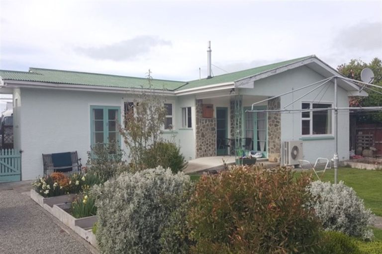 Photo of property in 12 Eaton Street, Waimate, 7924