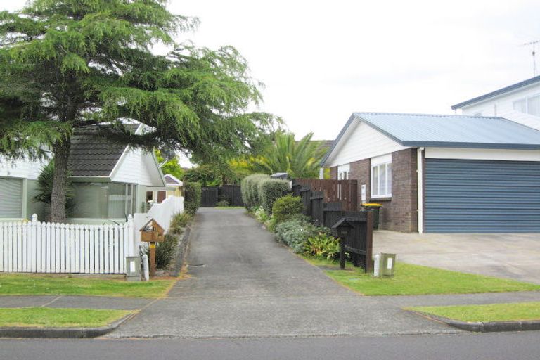 Photo of property in 154 Walter Strevens Drive, Conifer Grove, Takanini, 2112