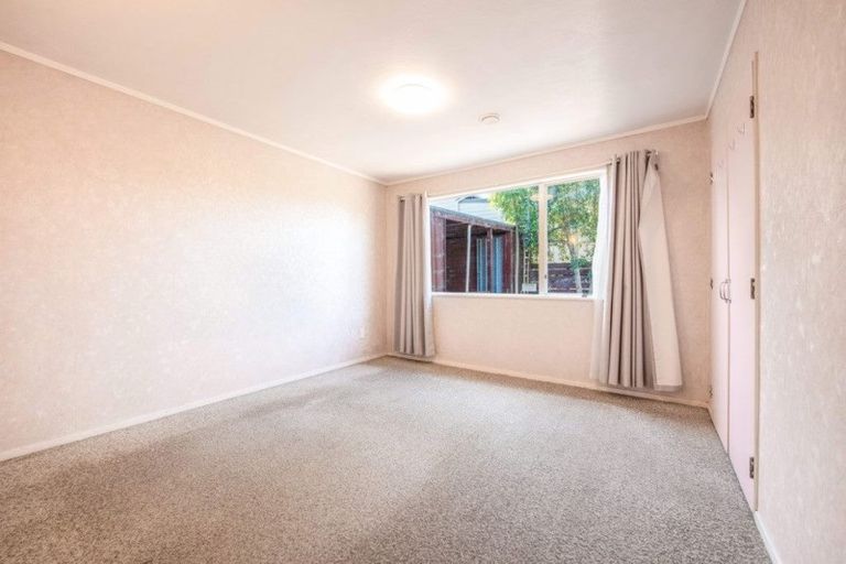 Photo of property in 2/116 Seabrook Avenue, New Lynn, Auckland, 0600