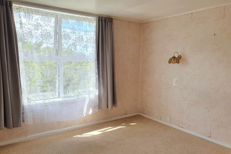 Photo of property in 10 Red Hills Road, Massey, Auckland, 0614