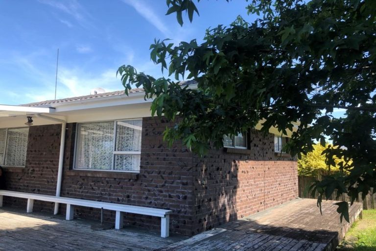 Photo of property in 5 Talavera Place, Te Atatu South, Auckland, 0602