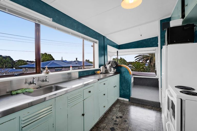 Photo of property in 27 Fitzroy Road, Fitzroy, New Plymouth, 4312
