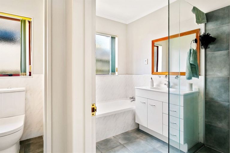 Photo of property in 21 Basra Drive, Henderson, Auckland, 0612