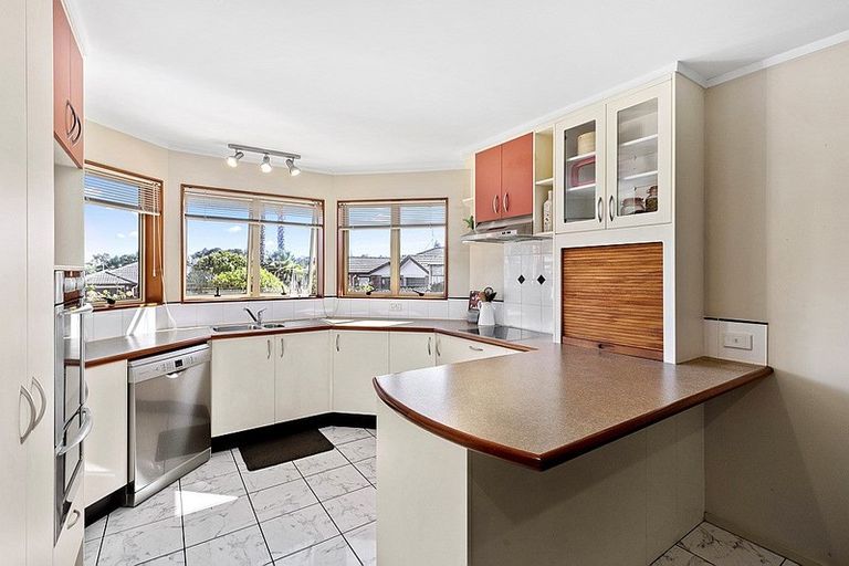 Photo of property in 11 Angel Way, Stanmore Bay, Whangaparaoa, 0932