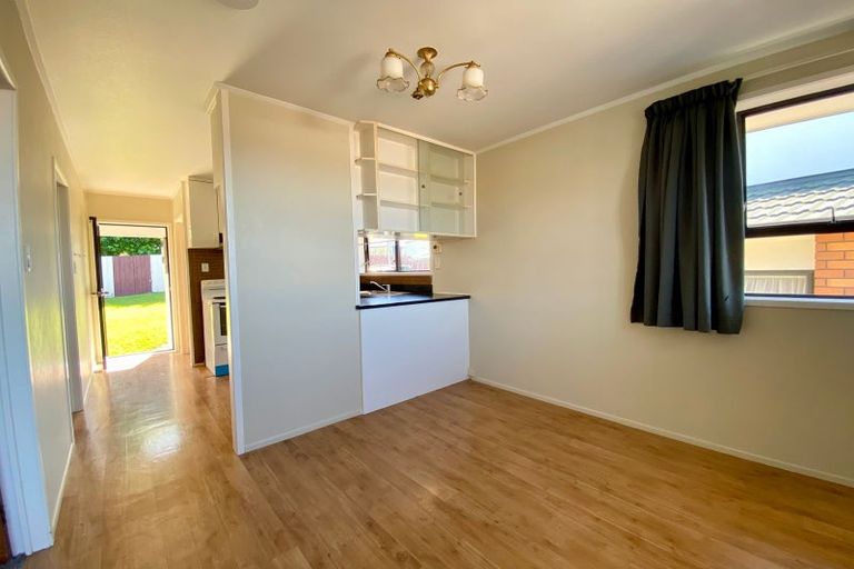 Photo of property in 15 Foyle Place, Glendene, Auckland, 0602