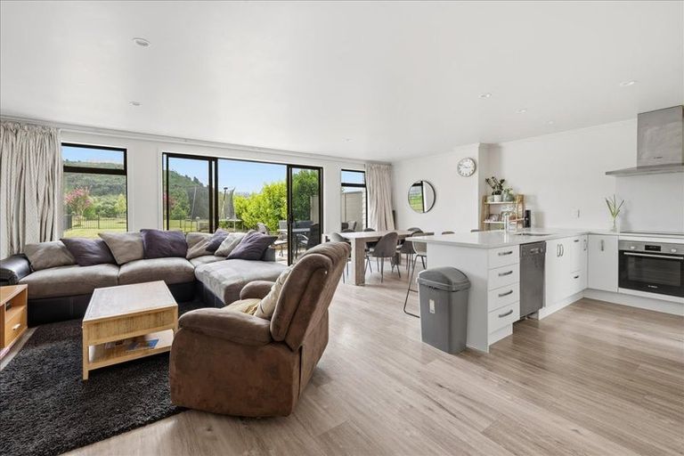 Photo of property in 103 Awataha Crescent, Pyes Pa, Tauranga, 3110