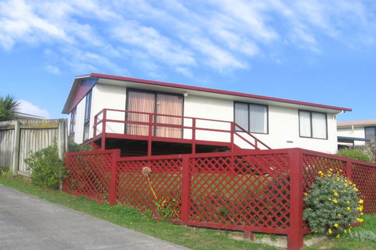 Photo of property in 3 Kivell Street, Ranui, Porirua, 5024