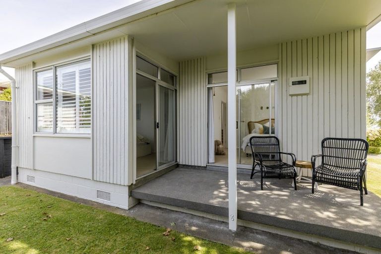 Photo of property in 25 Nevada Drive, Merrilands, New Plymouth, 4312