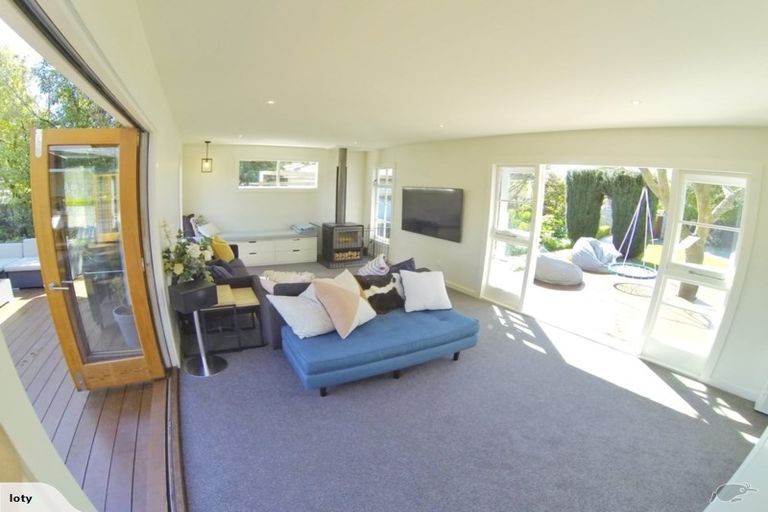 Photo of property in 12 Malcolm Avenue, Cashmere, Christchurch, 8022