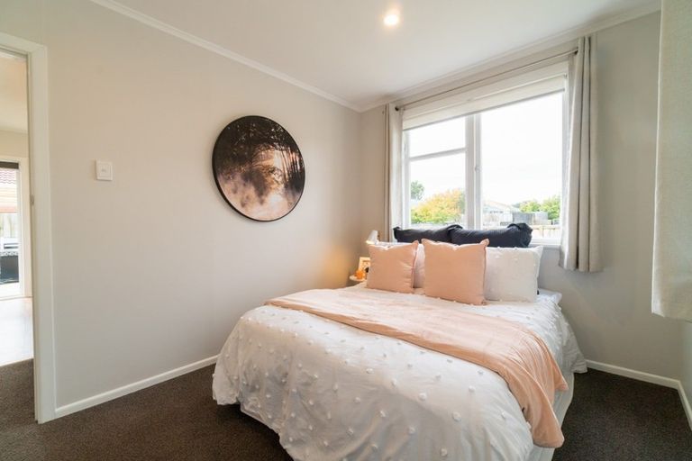 Photo of property in 4 Sasanof View, Ascot Park, Porirua, 5024