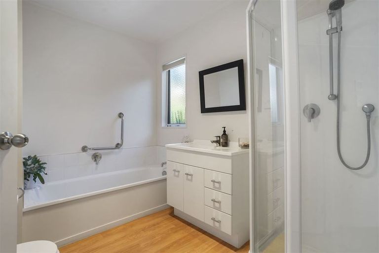 Photo of property in 67 Beach Haven Road, Beach Haven, Auckland, 0626