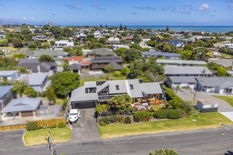 Photo of property in 15 Whyte Street, Paraparaumu Beach, Paraparaumu, 5032
